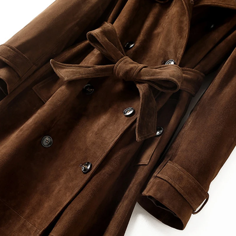 Damska kurtka z prawdziwego zamszu w kolorze mokka, jesienno-zimowa, skóra jagnięca, europejski styl, dwurzędowa, z paskiem, bardzo długi płaszcz typu trencz.