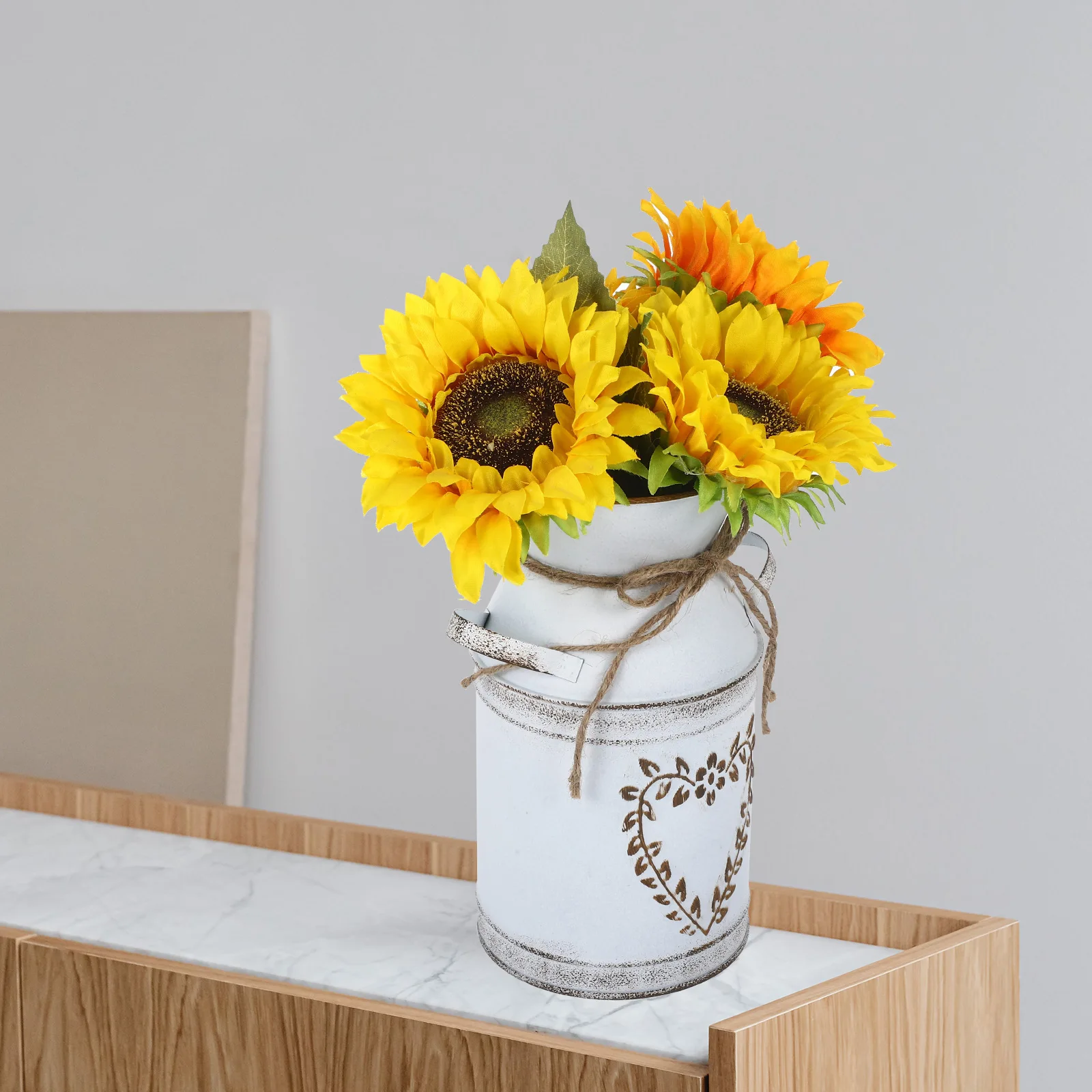 

Heart Shape Rustic Iron Flower Bucket Metal Pot for Farmhouse Wedding Living Room Decoration Iron Flower Bucket