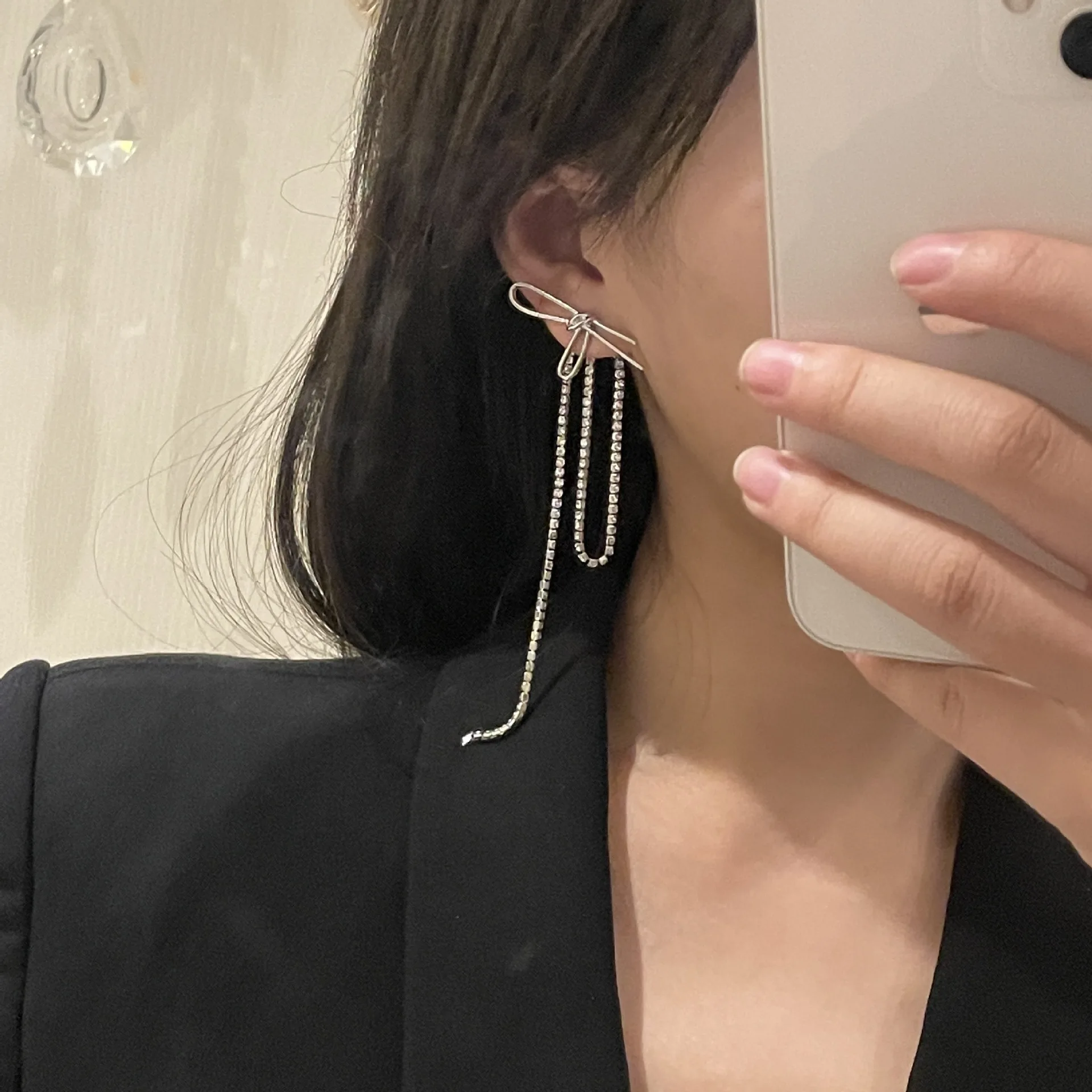 Tassel earrings rhinestone earrings bow pendant long temperament dinner design sense of asymmetry after hanging Free shipping