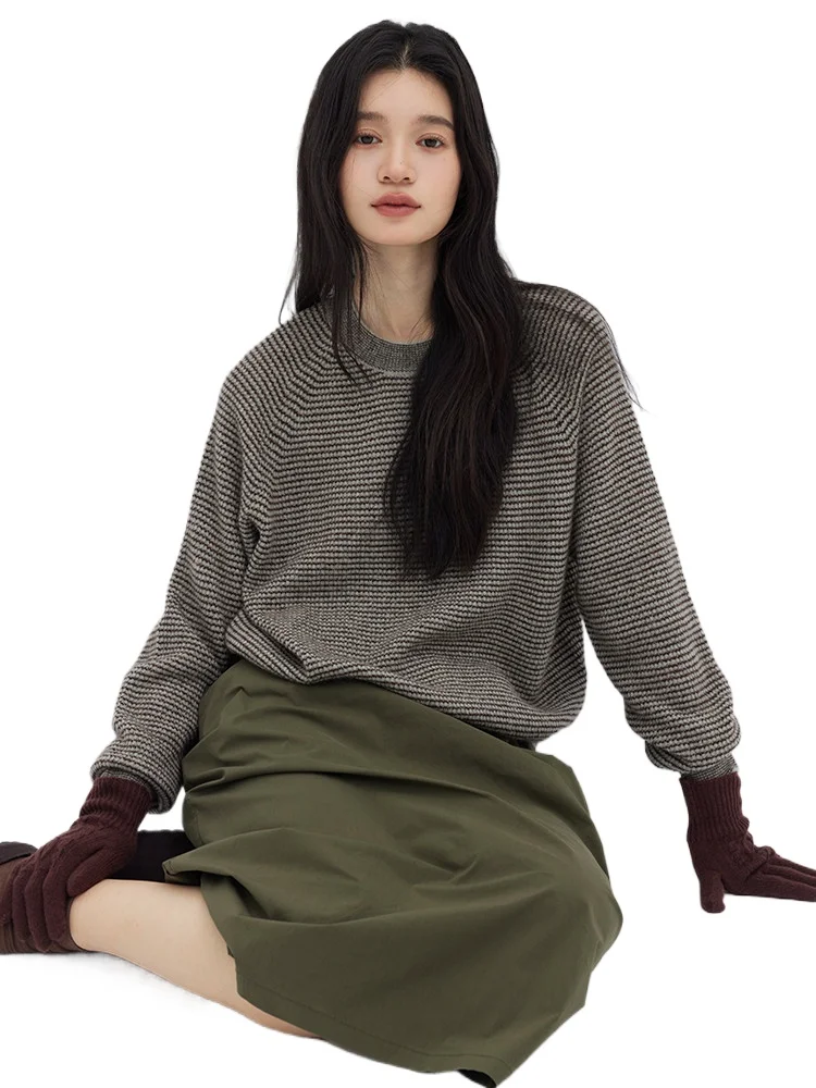 

Свитер Herbalife из шелковистого кашемира с французским воротником и полосками, модель Wear the Clouds