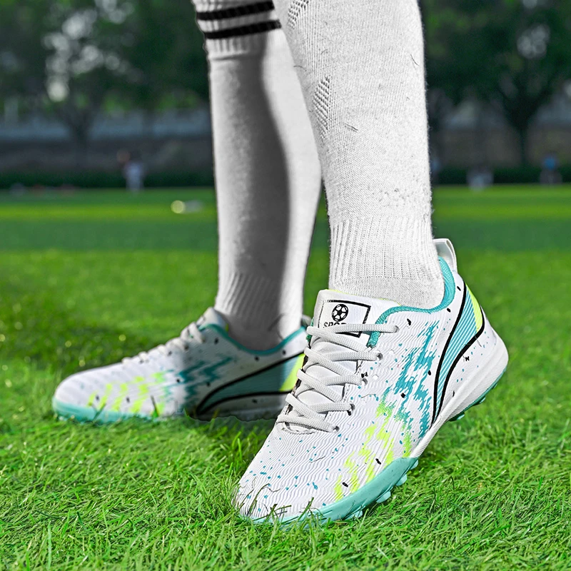 Scarpe da calcio professionali - Sports Equipment For Boys recensione e prezzo