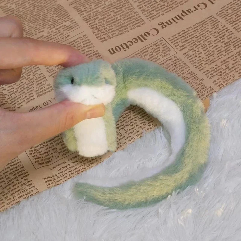 LLavero de juguete de peluche del año del serpiente, colgante de muñeco de peluche suave de serpiente verde pequeña de dibujos animados, llavero de coche, mochila, decoración de bolso, Gif para niños