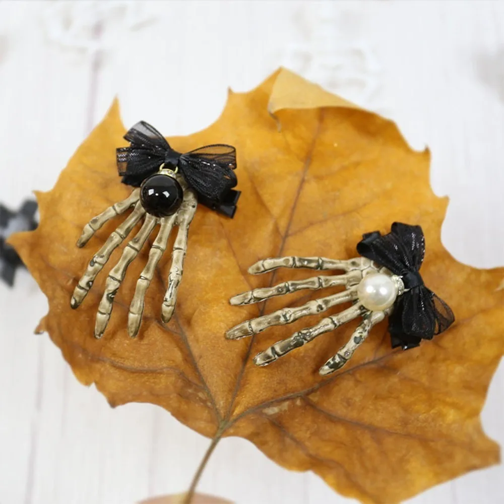 

Outdoor Halloween Skull Hair Clips New Funny Party Halloween Skeleton Hands Hair Clip