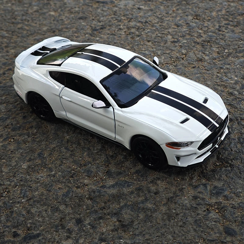 Mustang-gt-2018合金スポーツカーモデル,ダイキャストメタル,レーシングカー,車両モデル,シミュレーションコレクション,子供のおもちゃ,ギフト飾り,1:24