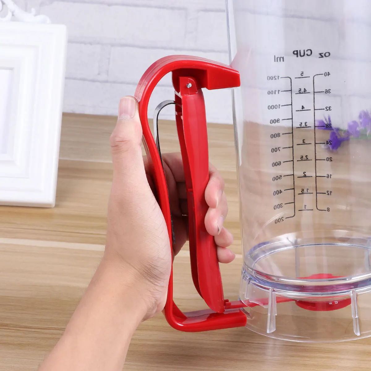

Electric Pancake Machine Powered Batter Dispenser Ergonomic Handle for Waffles Muffins Cakes Pancakes Baking Tool