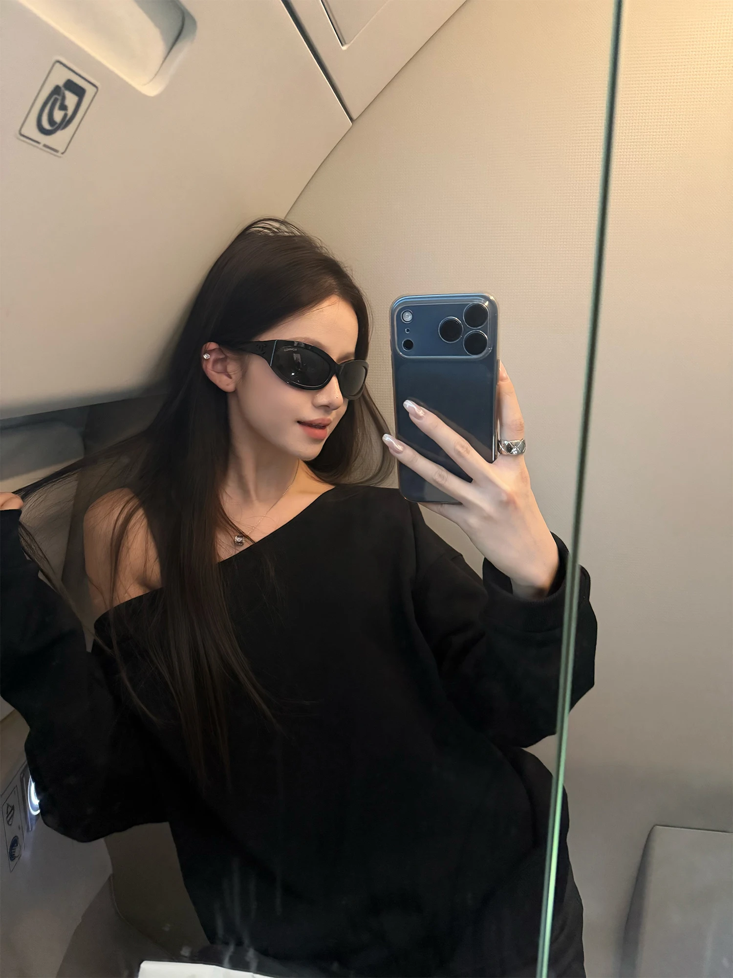 

Свободный свитшот с открытыми плечами, скрывающий недостатки фигуры, с прямыми плечами, в корейском стиле, с длинными рукавами, из хлопка, женский.