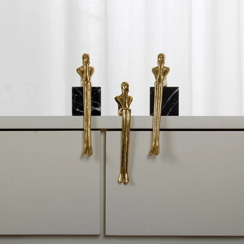 Creative Solid Brass Thinker Shape Long Handle Furniture Hardware Wardrobe Kitchen Dresser Cabinet Door Drawer Handles and Pulls