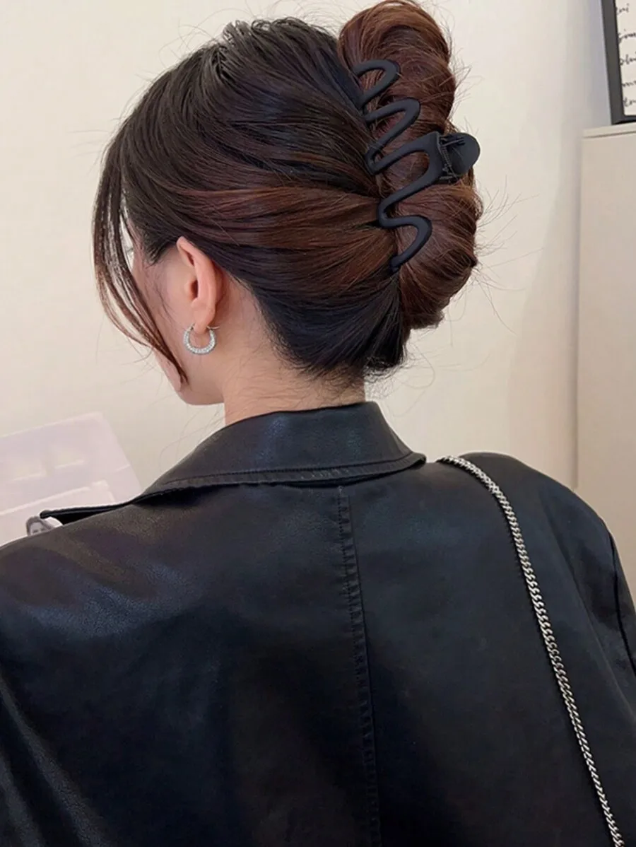 

Solid Black Hair Claw Clip For Women Daily Use Casual Styling Accessory