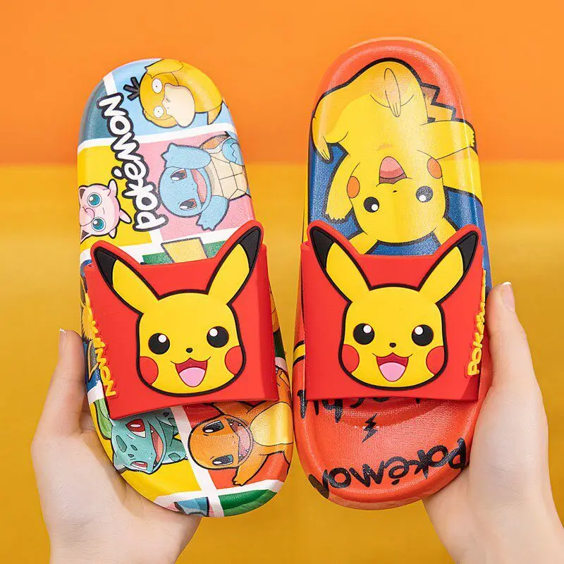 

Мультяшные милые тапочки для мальчиков и девочек, для детей постарше, нескользящие, мягкие, с изображением Покемона Пикачу, крутые детские тапочки для дома и отдыха.