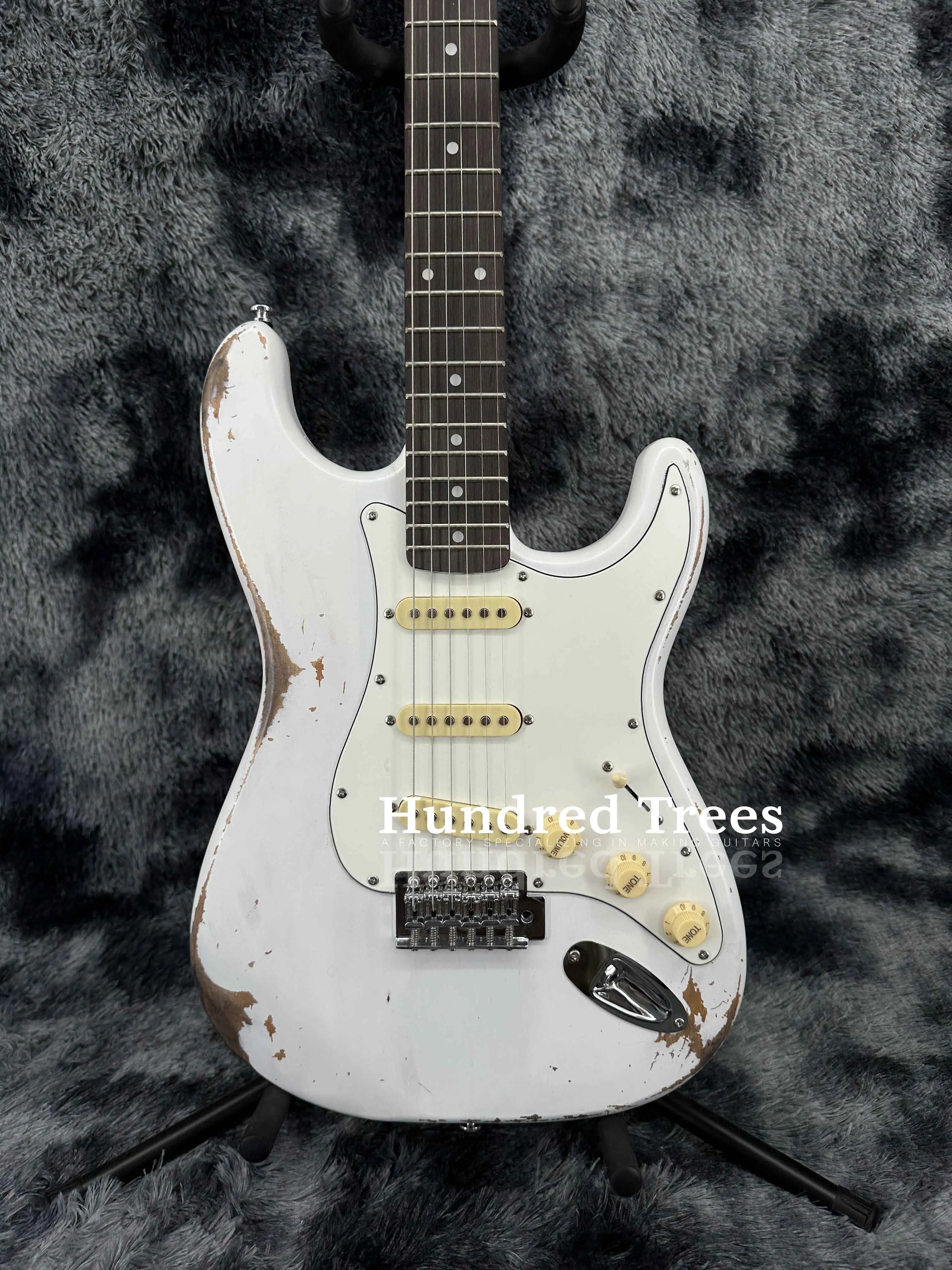 

Custom ST Vintage White Electric Guitar Maple Neck 3S Pickup Chrome Hardware Free shipping