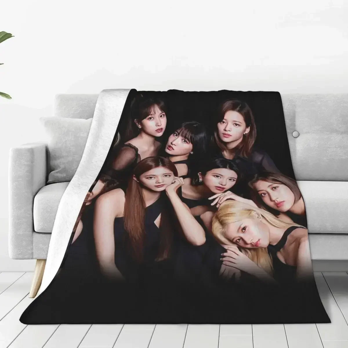 Korean Women's Group TWICE Plaid Blankets Fleece Printed Multi-function Soft Throw Blankets for Bedding Office Plush Thin Quilt