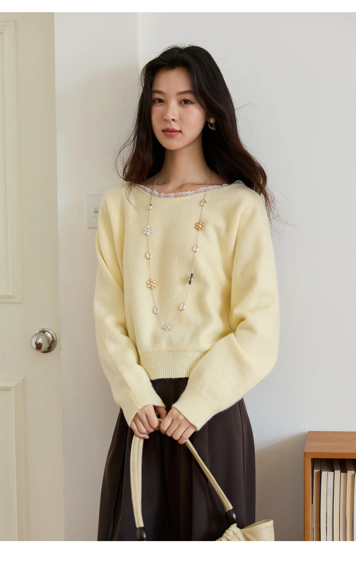Mishow mulher camisola de malha 2025 outono nova renda em torno do pescoço mangas compridas pullovers confortável casual amarelo topos mxe48z2612