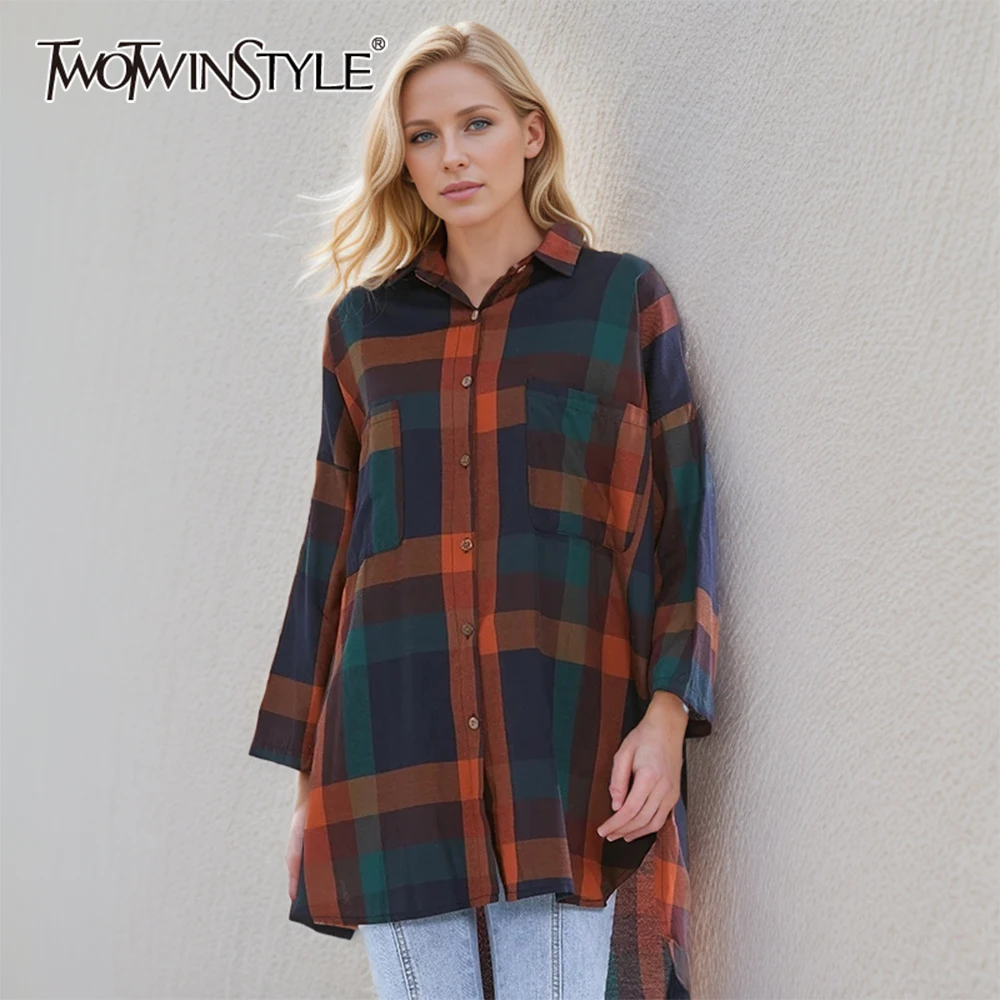 

TWOTWINSTYLE Plaid Patchwork Pockets Loose Shirt For Women Lapel Long Sleeve Hit Color Spliced Single Breasted Shirts Female New