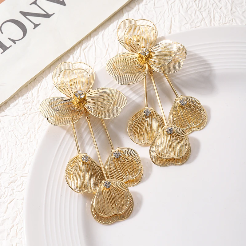 Trendy Asymmetrical Floral Dangle Earrings, Gold Tone Thin Wire Mesh Flower with Mini Zircon, Wedding Banquet Party Accessories