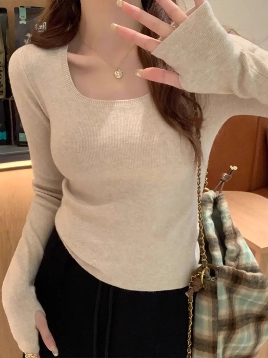 2025 Autumn New Long-sleeved Sweater for Women Slim-fitting Square-neck Bottoming Shirt Autumn Winter High-end Low-neck Top 2