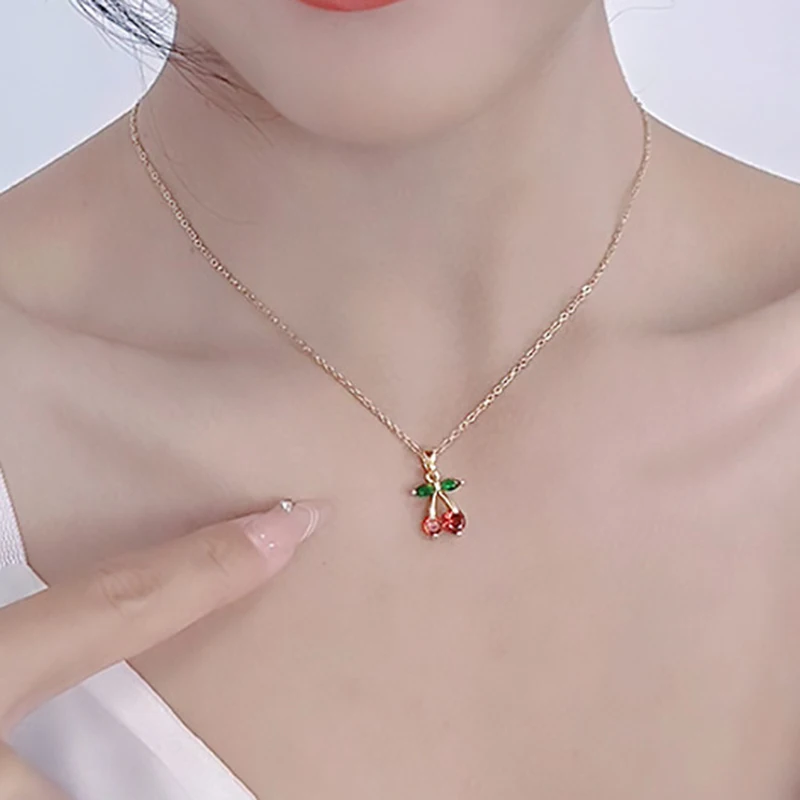 المرأة تألق الكرز الأحمر قلادة الأزياء مزاجه الفولاذ المقاوم للصدأ الترقوة سلسلة مجوهرات تنوعا الإكسسوار للفتيات