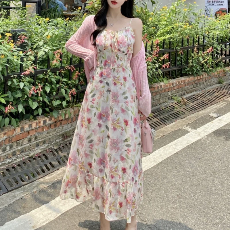 

Летний комплект из двух предметов: платье-накидка с цветочным принтом и вязаный кардиган для полных женщин