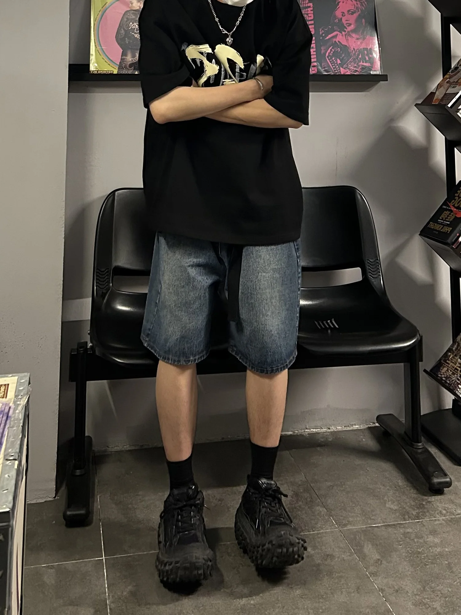 

Мужские джинсы-брюки в стиле ретро, однотонные, прямого кроя, свободного кроя, в стиле High Street, длина до колена, повседневные