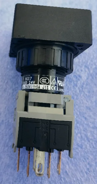 AH165-2SFLG11E3 Japan Fuji button switch green program start button