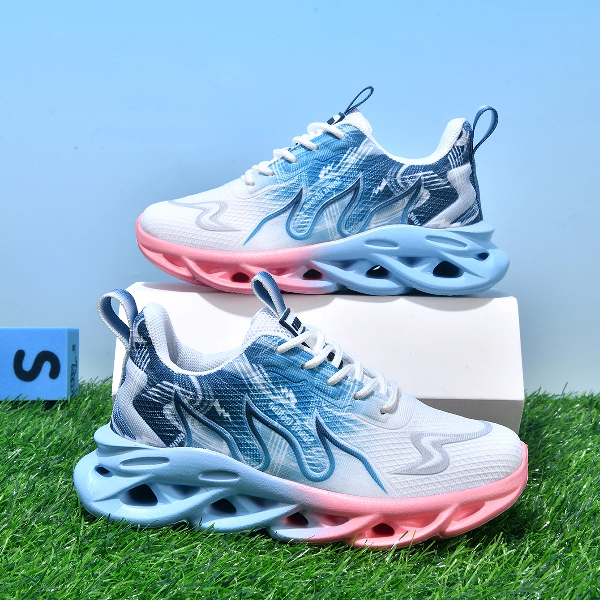 

A pair of children's four-season leather sports shoes, comfortable and wear-resistant casual shoes, sizes 28-39，LL-P2501