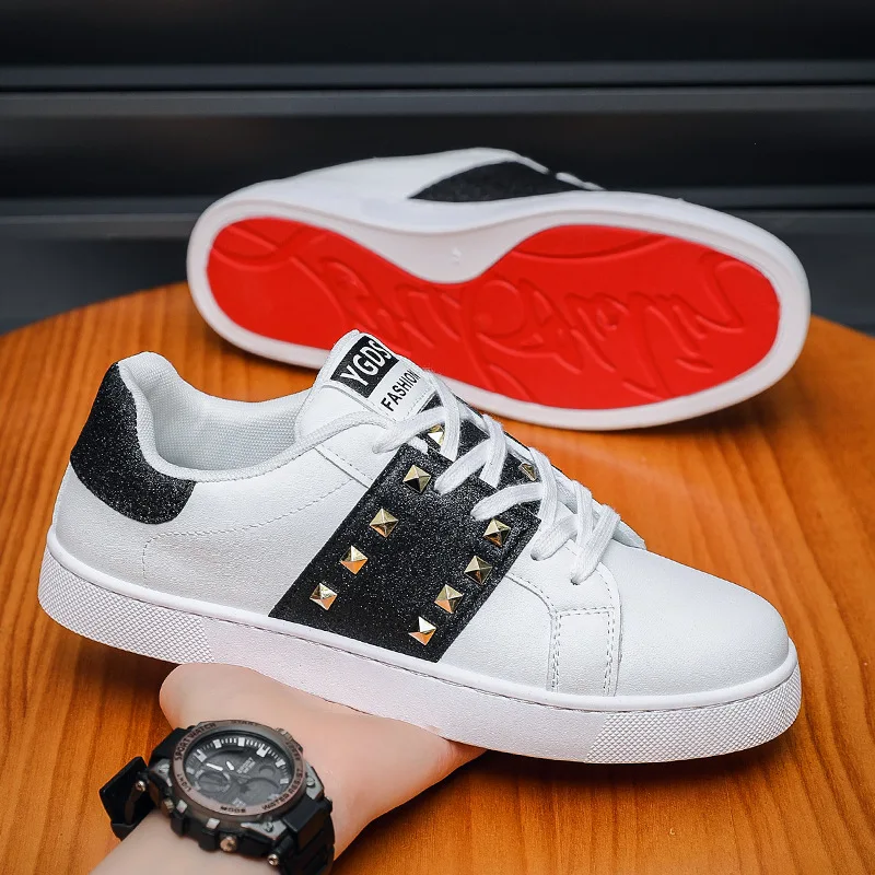 Zapatillas de deporte informales para hombre, zapatos de tablero Punk con remaches de diseñador, tela de cuero de microfibra a la moda, zapatos de plataforma transpirables con altura aumentada