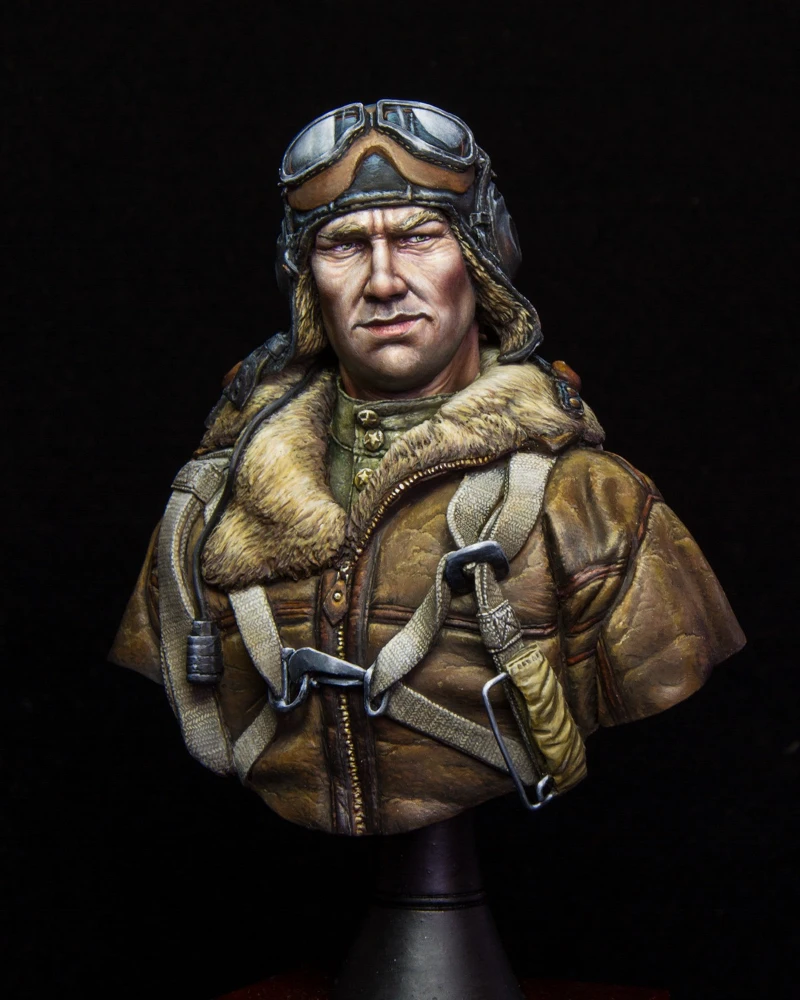 

1/10 Scale Die-Cast Resin Bust Model Kit WWII Soviet Pilot Fighter Statue Unassembled and Unpainted