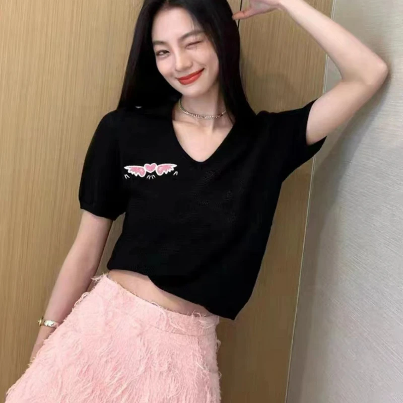 

Короткий базовый топ, летние женские рубашки 2025 года, сексуальные рубашки с v-образным вырезом, женские пуловеры с короткими рукавами, тонкие женские эластичные хлопковые топы B142