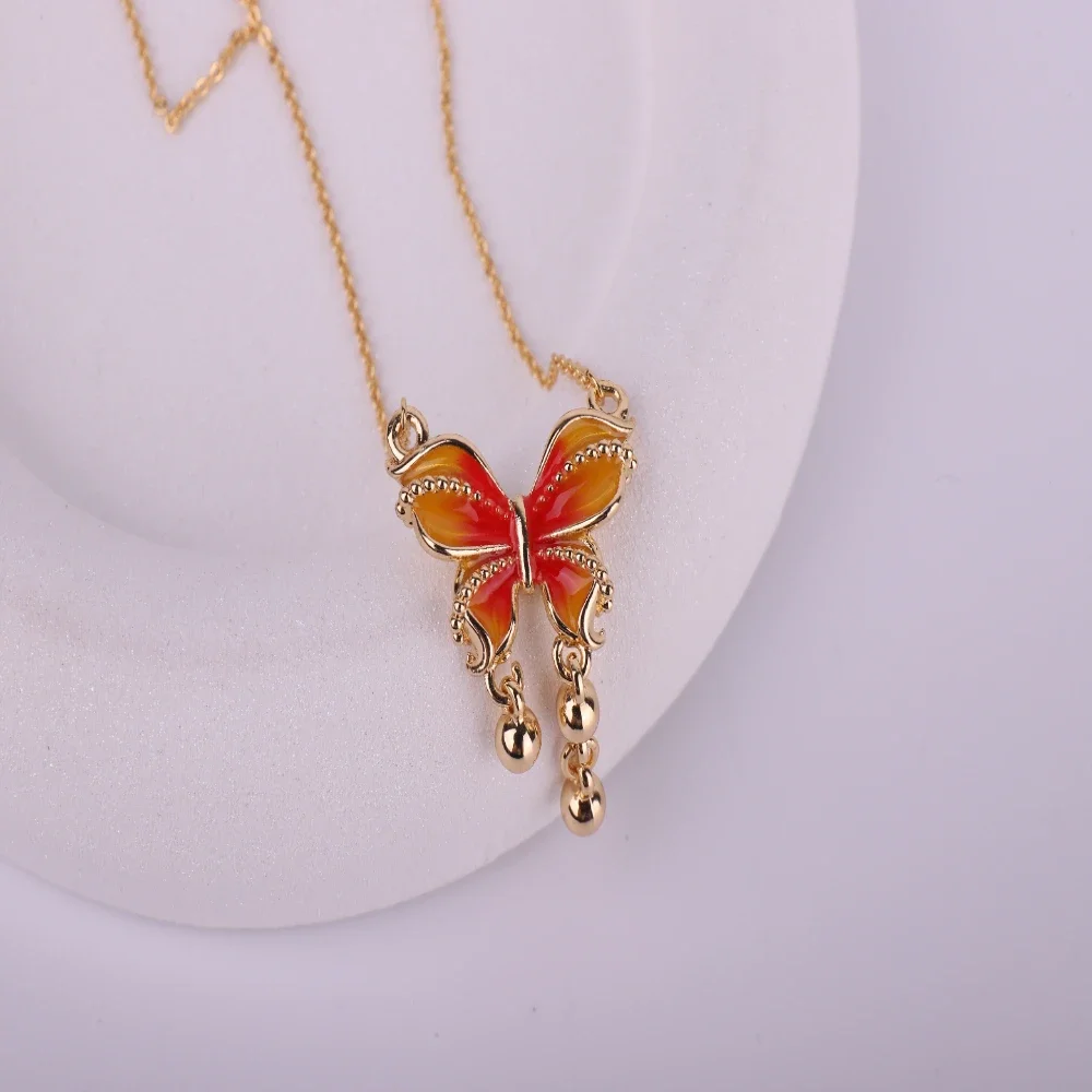 Collana con frange a farfalla da sogno per donna, piccola catena pendente, catena con clavicola a farfalla nebbiosa pioggia, Lux leggero squisito