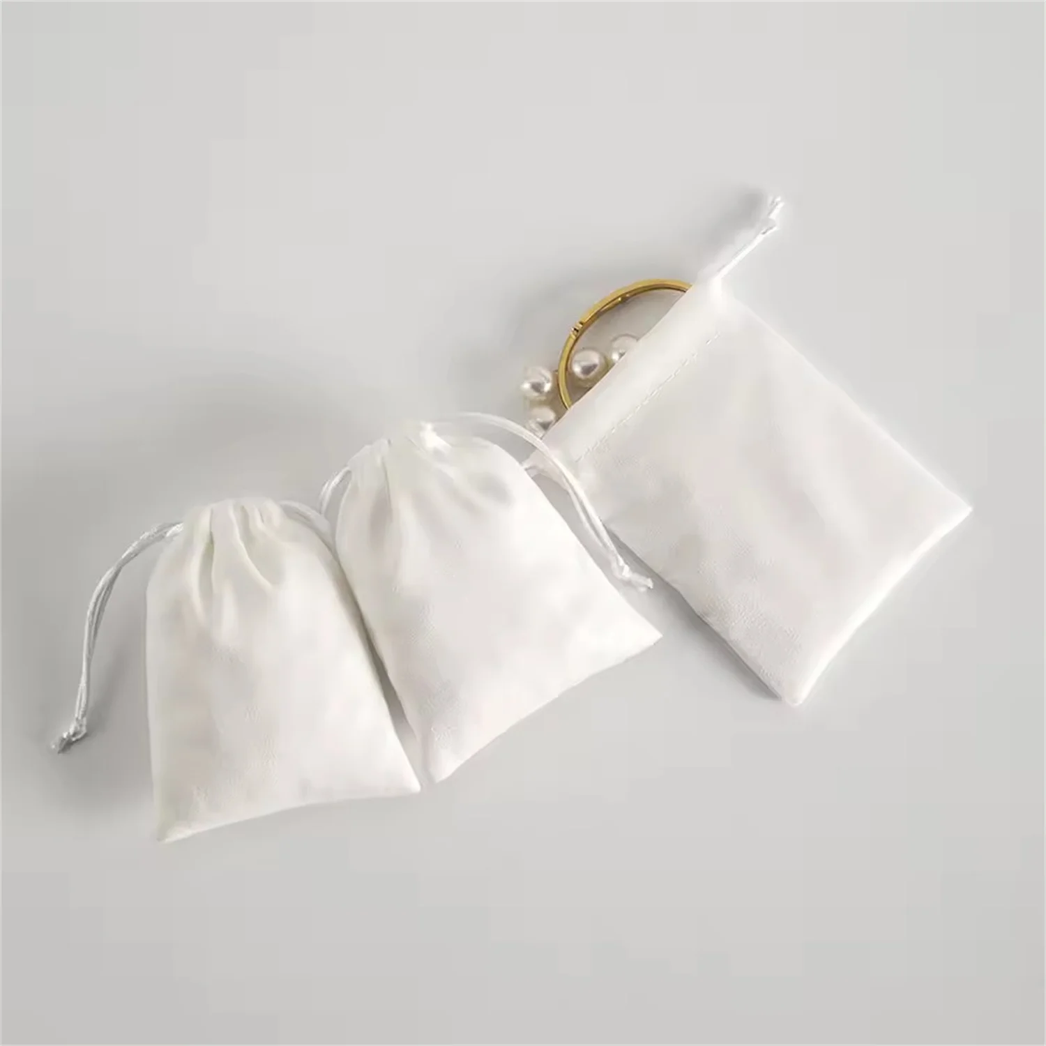 

10pcs /lot Light Blue Flannel Jewellry Gift Bags Velvet Jewelry Packaging Drawstring Pouches for Wedding Party Decoration