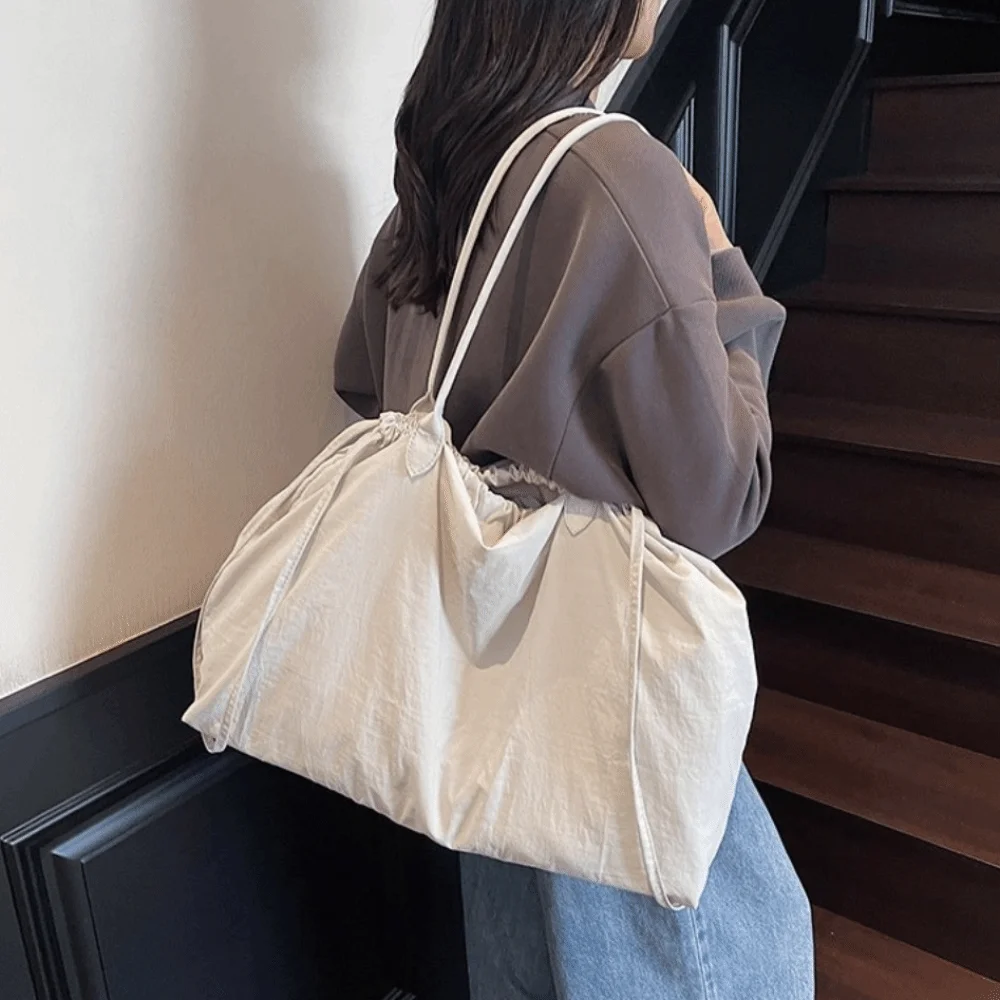 Borsa tote in nylon tinta unita semplice Borsa versatile di grande capacità con coulisse Borsa da donna casual leggera da donna