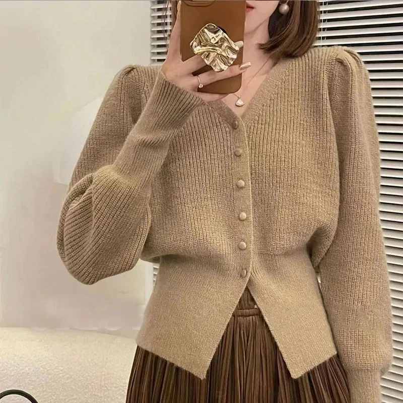 V-neck sweater jacket women's short early autumn new  high-end niche waist cinching chic top knitted cardigan inside