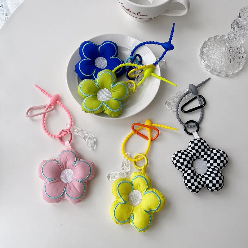 

Women's Pendants Colorful Small Flower Fabric Embroidery Flower Pendant INS Style Simple And Fashionable Keychain Schoolbag Gift