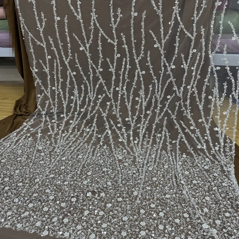 Proste srebrne cekiny, paski z koralików, paski z gałęzi drzew, koronka, haft, DIY, suknia ślubna, odzież, koronka, włóczka.