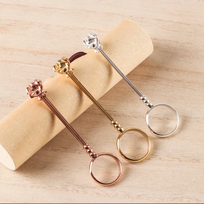 

Quality Small Hand Cigarette Ring Clip Protect Your Finger Metal Smok Ring Holder Adjustable Cigarettes Holder Women