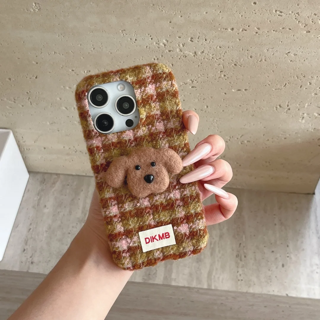 

Autumn Winter Classic Checkered Grid pattern mini Plush Puppy Toys Phone Case For iPhone 17 16 15 14 13 Pro Max Cover﻿
