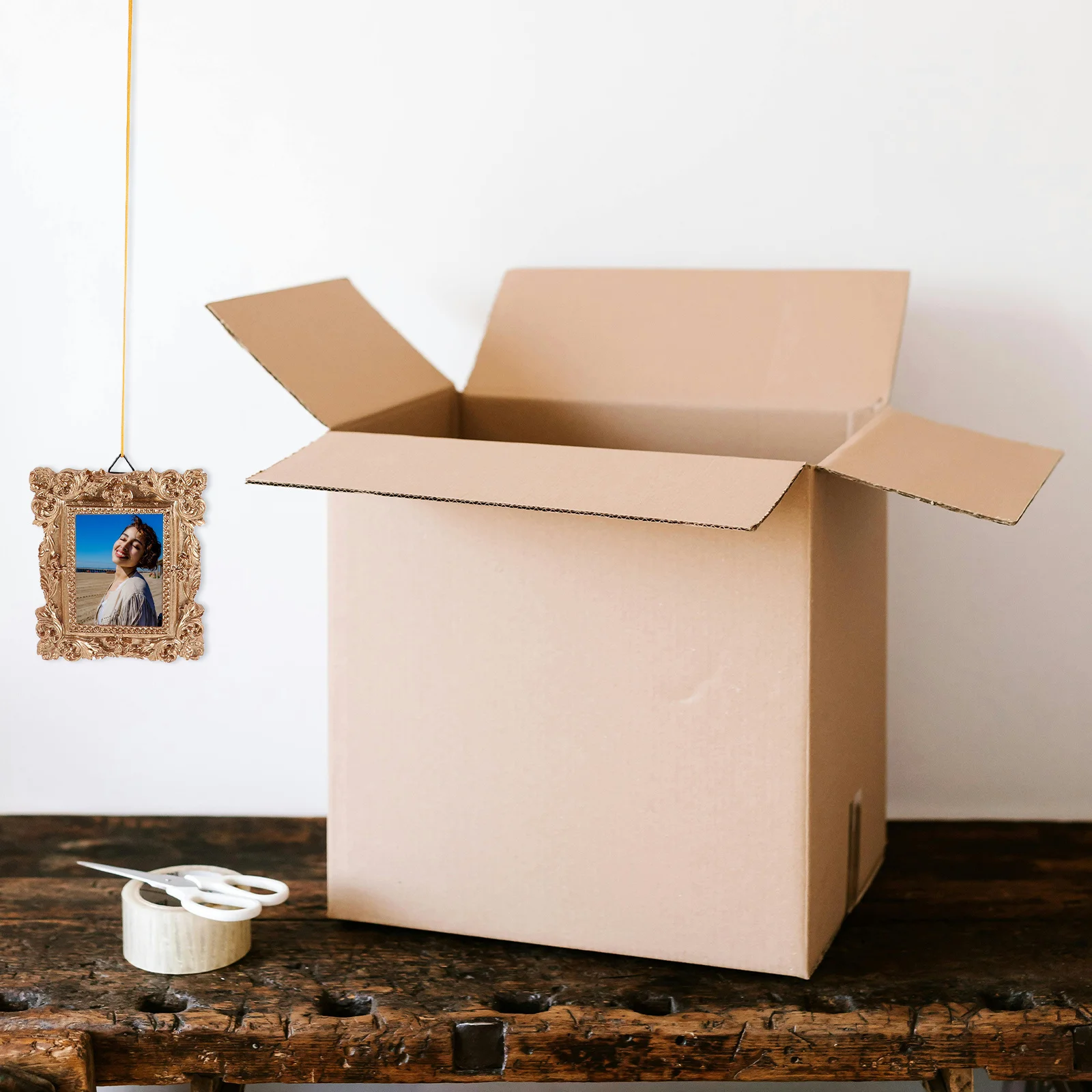 

2Pcs Mini Vintage Photo Frames Gold Baroque Ornate Resin Oval Rectangular Hanging Picture Frame Decoration for Home Wedding Wall