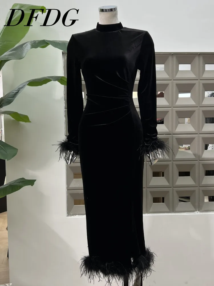 

DFDG 2025 FW Элегантное французское бархатное платье с отделкой перьями Женское утягивающее талию с высоким разрезом и длинными рукавами Платье макси для офисной вечеринки