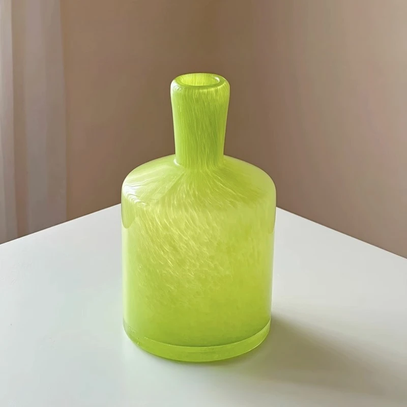 

Summer fresh color scheme glazed fine mouth design flower arrangement table surface small vase