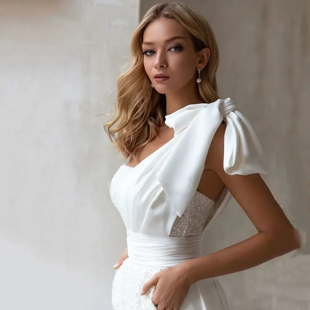 Combinaison courte moderne à la mode, Robe de mariée avec nœud détachable, asymétrique épaule dénudée, taille, dos nu, personnalisation