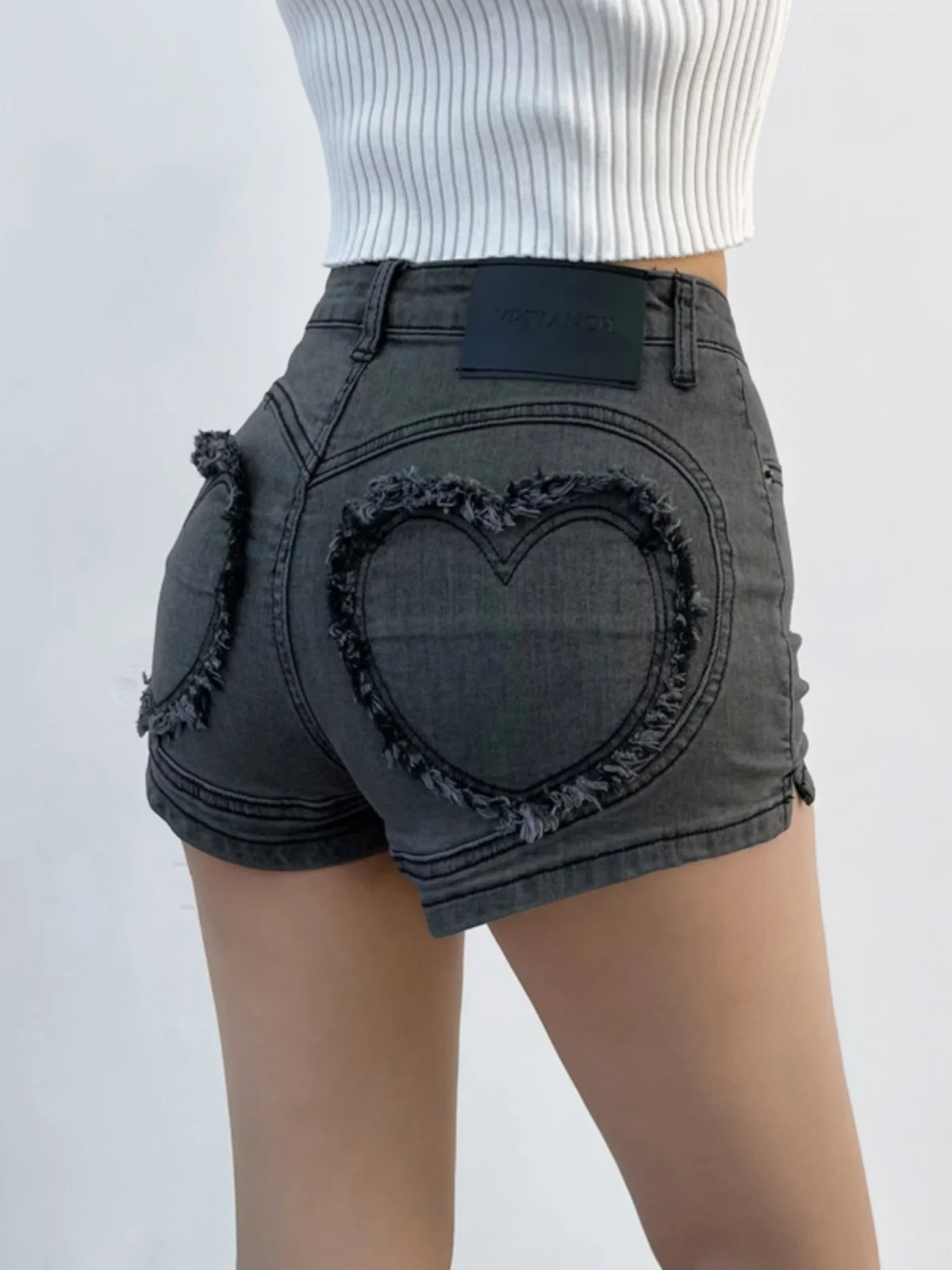 

New Style Washed Worn Elastic High Waisted Denim Shorts Women Sexy Tight Fitting Wrap Hip Love Pocket Design Shorts D535