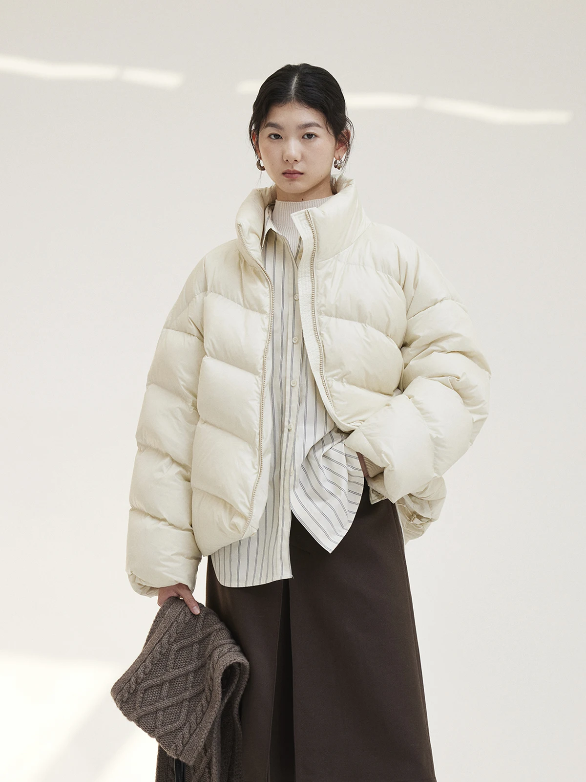 

Новая зимняя женская модная куртка-пуховик Un2024: простая, удобная, легкая, с наполнителем из 90% белого утиного пуха