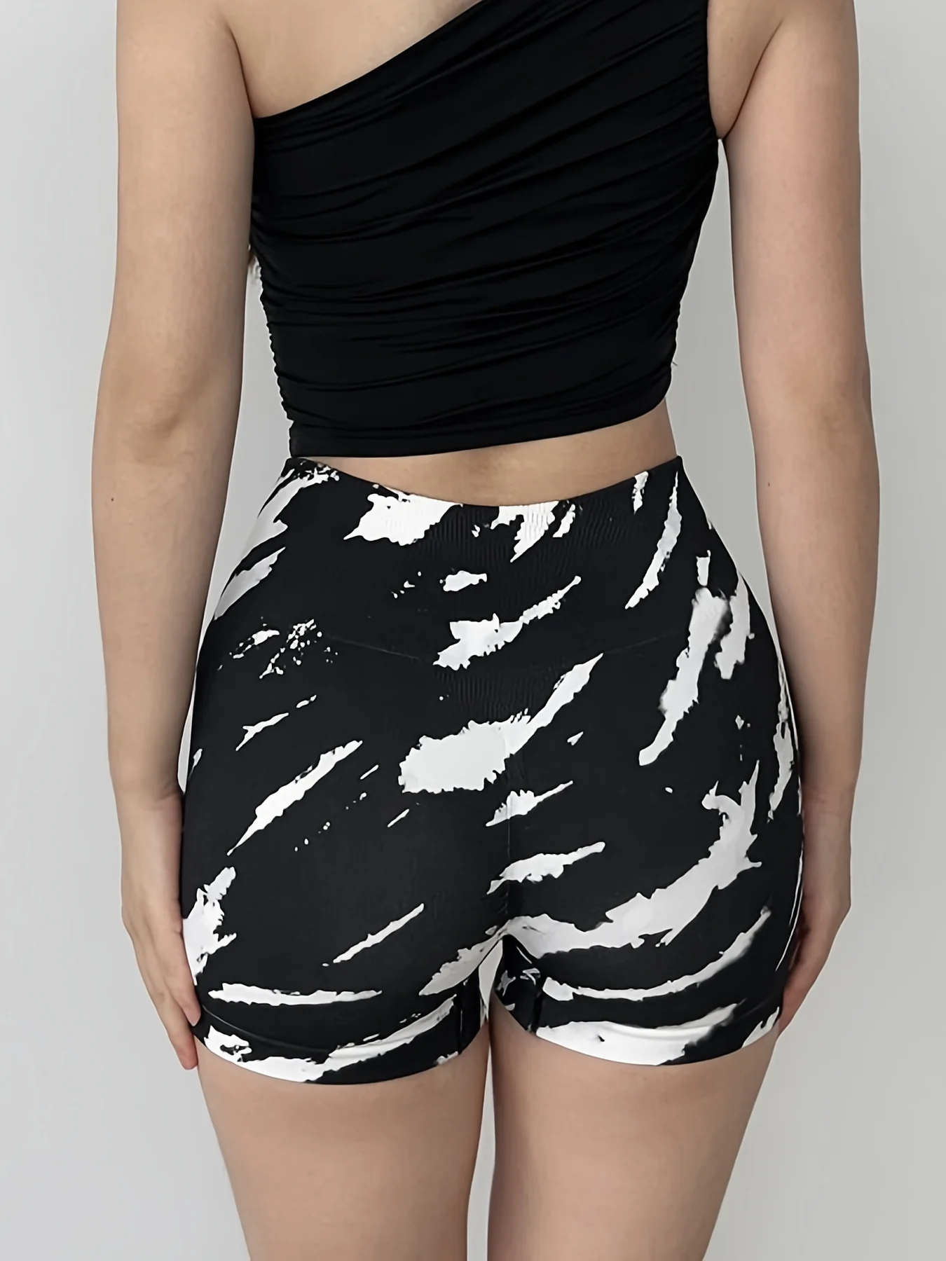 Seamless high waisted and hip lifting Tie dyeing exercise yoga shorts