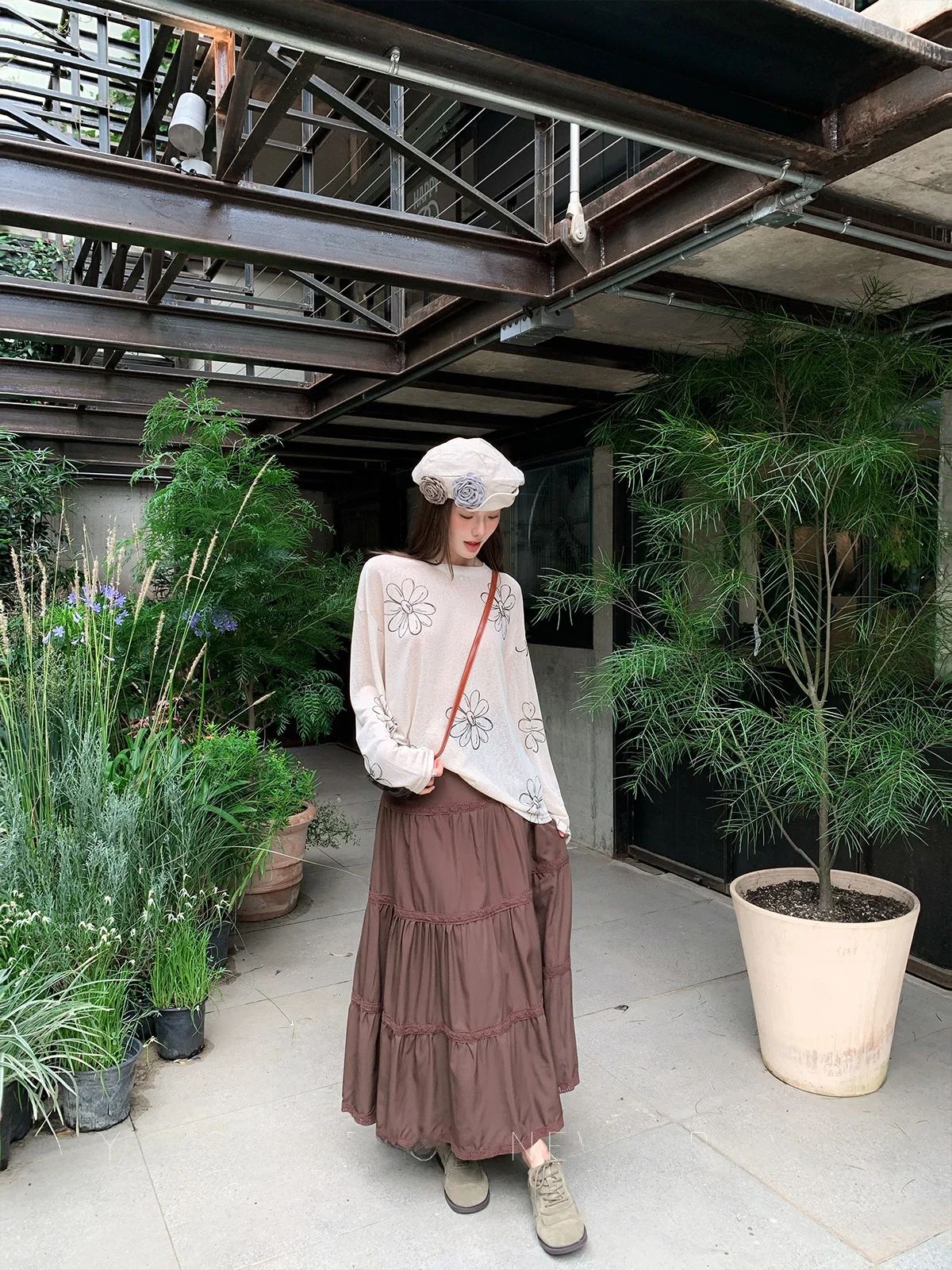 

Коричневая женская юбка миди с кружевной отделкой и высокой талией, расклешенная, универсальная, стройнящая, осенняя, модная, из искусственного шелка и полиэстера