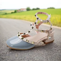 Gril Sandalsnew Kid 'S Cool Babay Schoenen Kinderschoenen Baby Gesp Klinknagel Campus Tonen Sandalen Kid 'S Sandalen voor Baby Sandalen