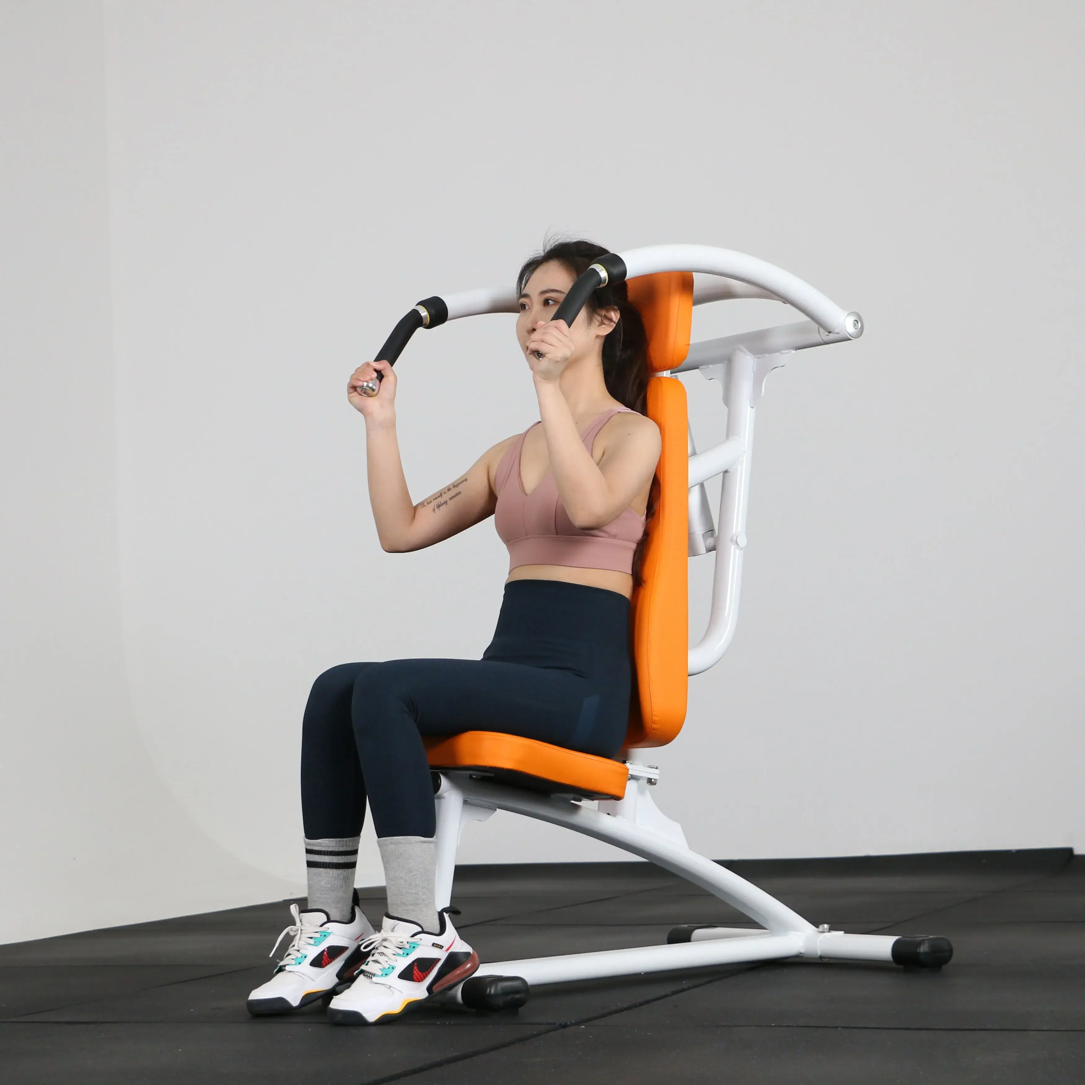 Latihan Kekuatan Mesin Press Dada Miring Gym Hidraulik