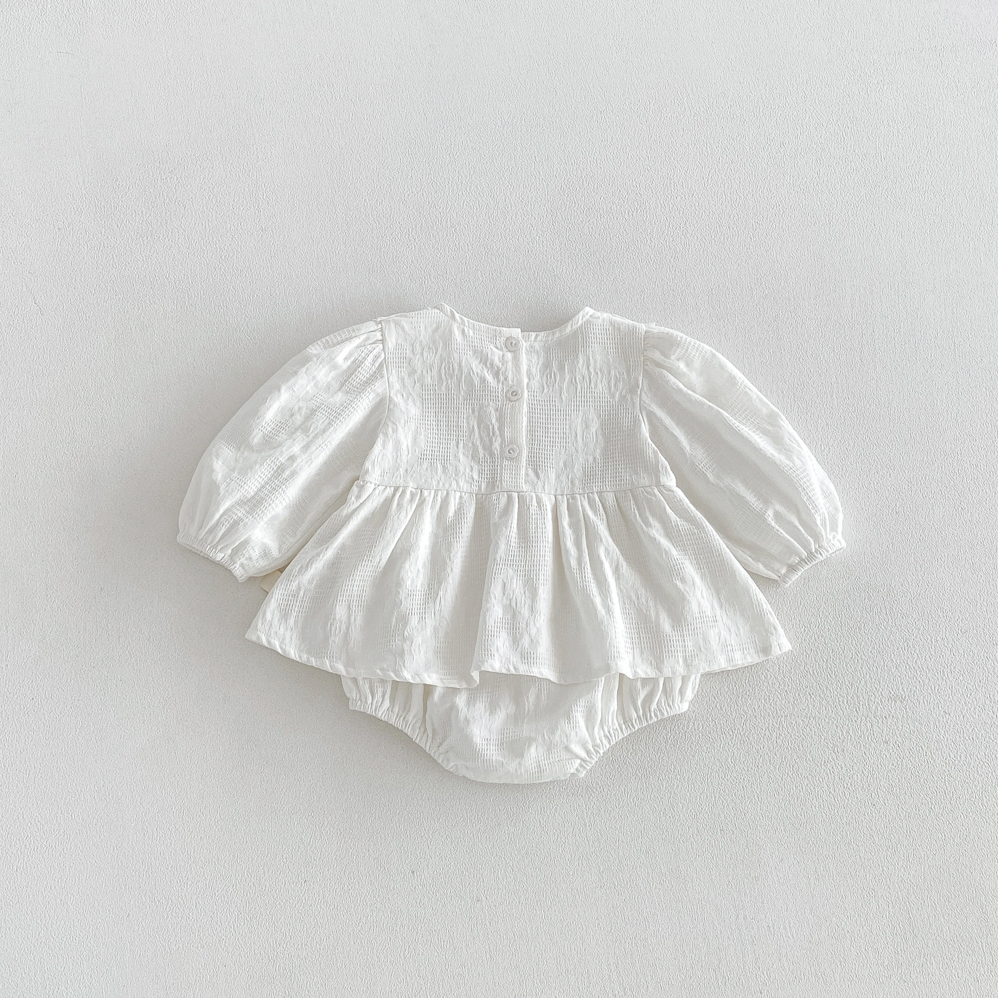 2026 Herbst Babykleidung Süßes Mädchen Baby Weißer Schlafanzug Langarm Prinzessinnen-Stil Rüschenkleid und Strampler – Detail 4