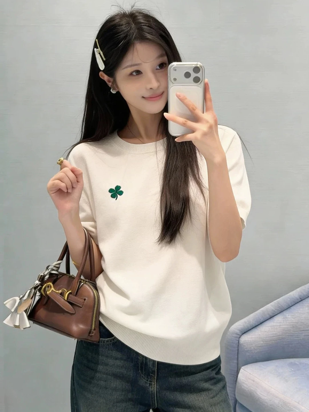 

Spring Summer 2026 Women's round Ne ort Sve Knitted T-irt Embroidered Clover White Casual Versatile Top