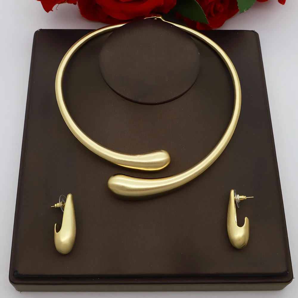 

Italy 18K Gold Plated Simple Jewelry Set For Women Choker Design Open Bangle Earrings Necklace 3pcs Set Jewelry Wedding Party