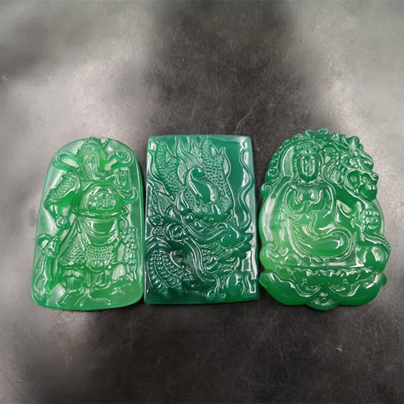 

Большой кулон из халцедона с зеленым агатом Гуань Гун