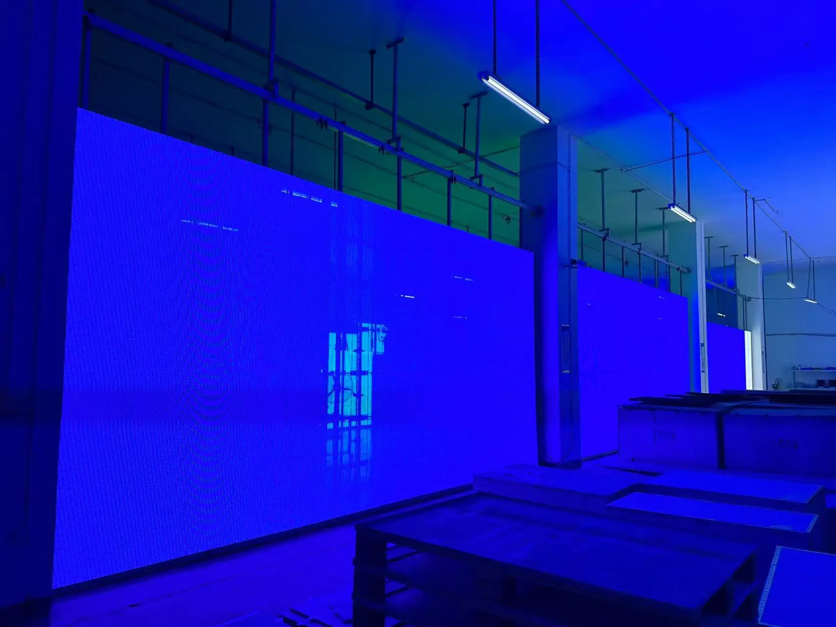 Opvouwbaar reclamescherm, transparant buitenscherm met led-verlichting en touchscreen